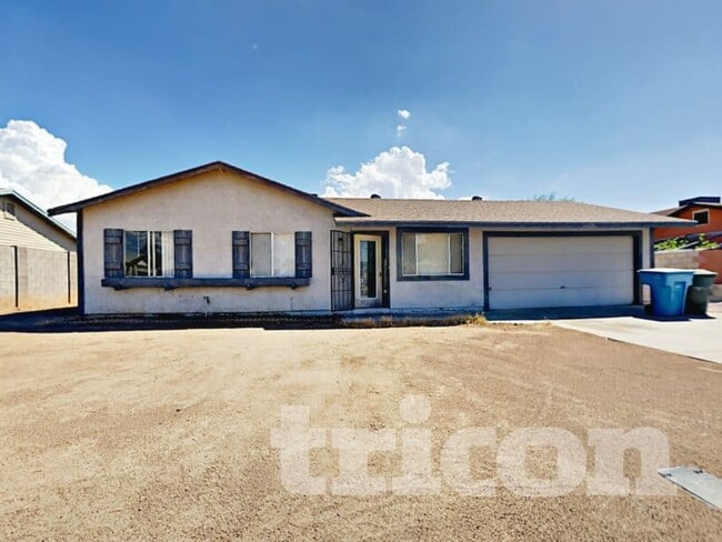 Building Photo - 10921 W Turney Ave