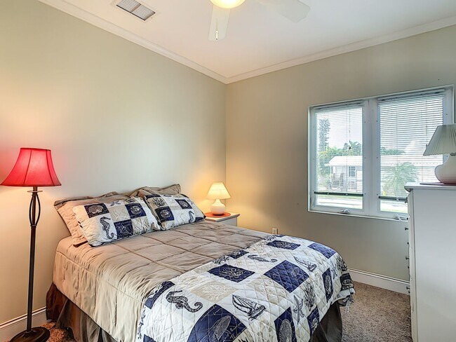Building Photo - 631 Tahiti Ct