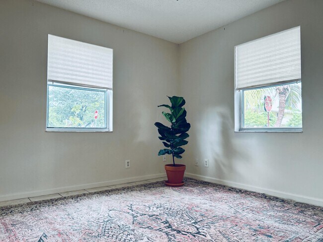 Building Photo - 707 2nd Ave S