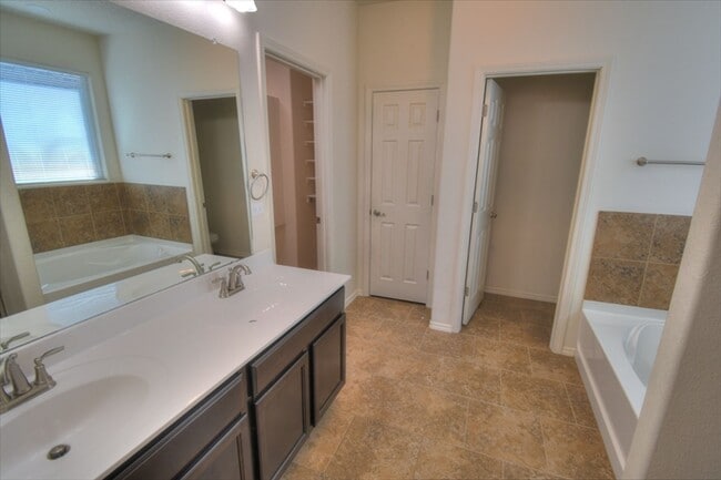 Building Photo - RIo Rancho at it BEST !!!