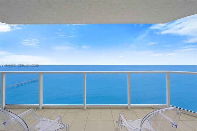 Building Photo - 16445 Collins Ave