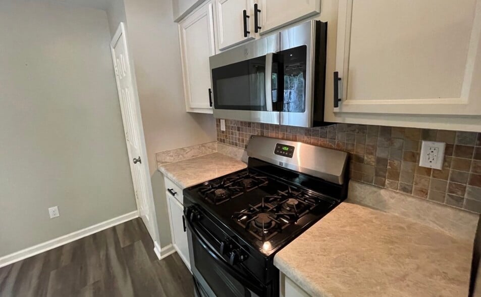 Building Photo - 911 Grayfox Cir