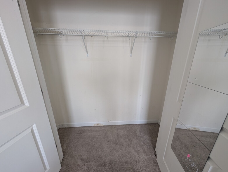 Building Photo - Room in House on Rupell Dr