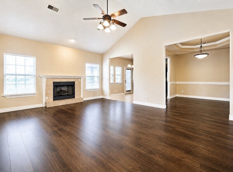 Building Photo - 1252 N Cannondale Dr