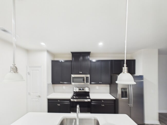 Building Photo - 2108 Trout Lily Ln