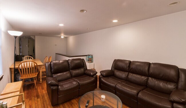 Building Photo - 2138 Mt Vernon St