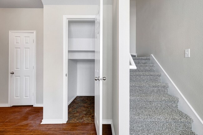 Building Photo - Recently updated 3 bedroom townhome