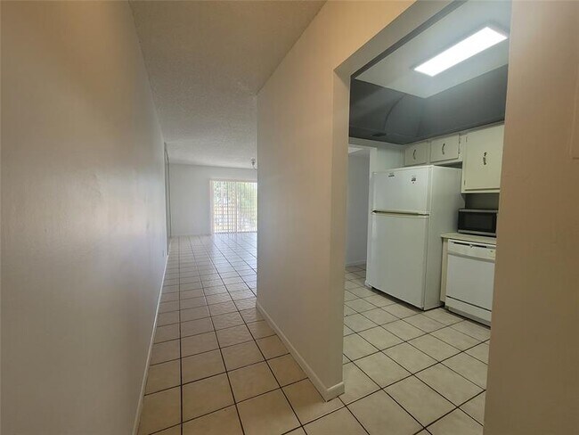 Primary Photo - 4374 NW 9th Ave