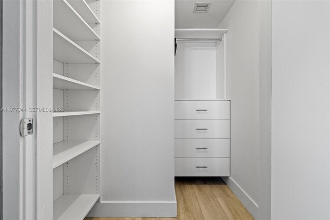 Building Photo - 1010 Brickell Ave