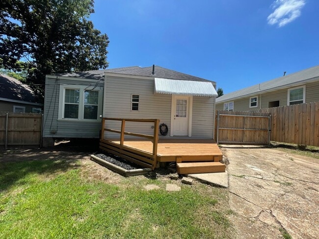 Building Photo - South Highland Newley Remodeled Gem! Won’t...