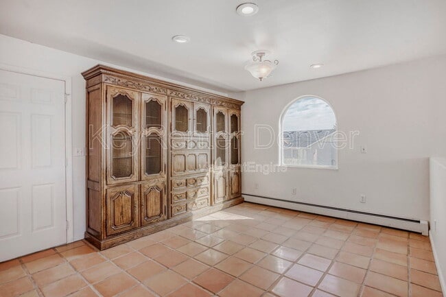 Building Photo - 990 Beech St