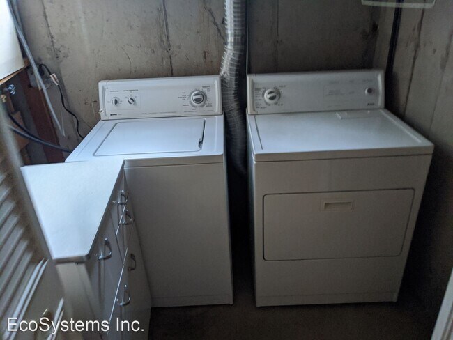 Building Photo - 4 br, 3 bath House - 1875 S. Linden Way