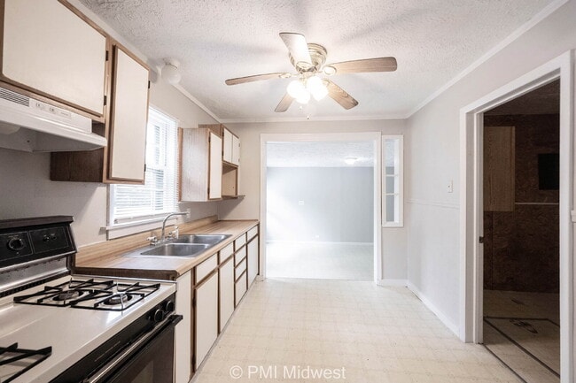 Building Photo - "Charming 3-Bedroom Home in Anderson, IN with Spacious 1136 Sq Ft Layout!"