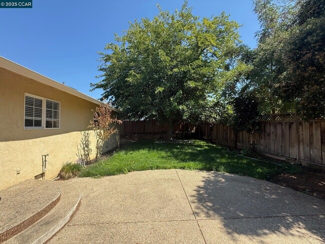 Building Photo - 1049 Miranda Way