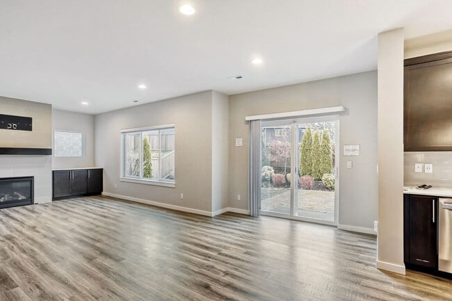 Building Photo - Stunning 4bed/2.5bath Home with High-End Upgrades in Snohomish WA!