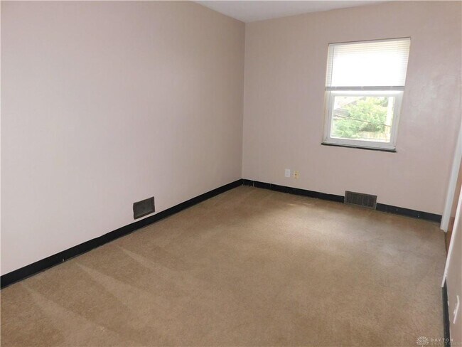 Building Photo - 600 Hadley Ave