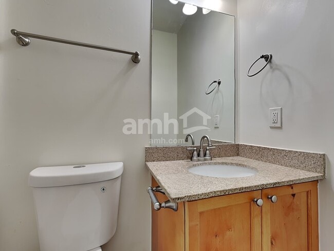 Building Photo - 488 Lincolnwood Ln