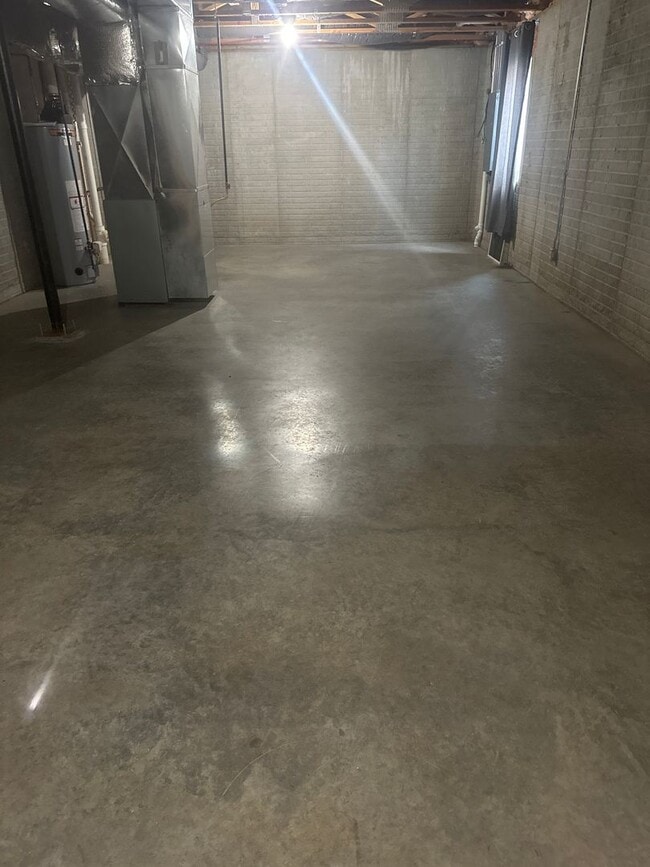Building Photo - 3 bedroom townhouse