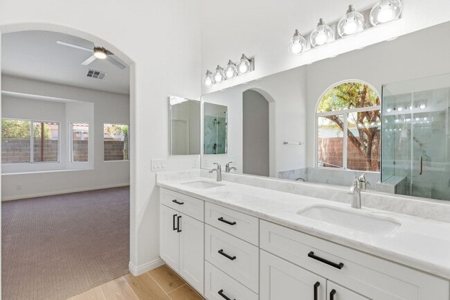 Building Photo - Beautiful Remodeled Single-Story Home W/ Pool in Southern Highlands