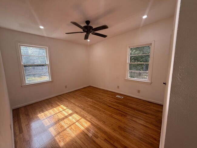 Building Photo - 1811 Tyndall Dr