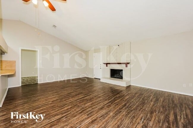 Building Photo - 3225 Amber Dr S