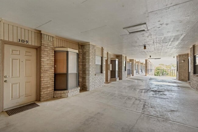 Building Photo - 3316 Guadalupe St