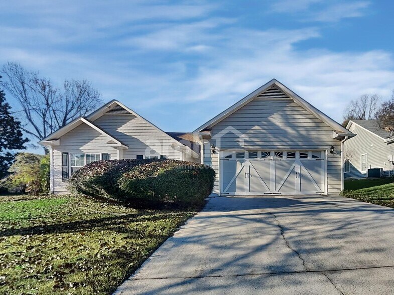 Primary Photo - 677 New England Way