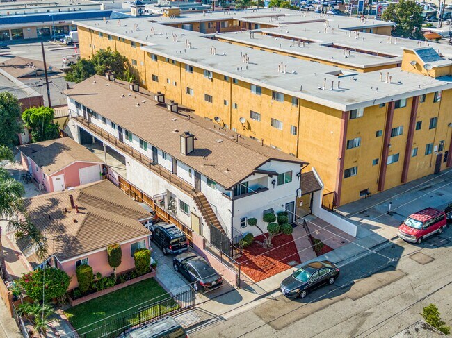 Building Photo - Roselle Apts