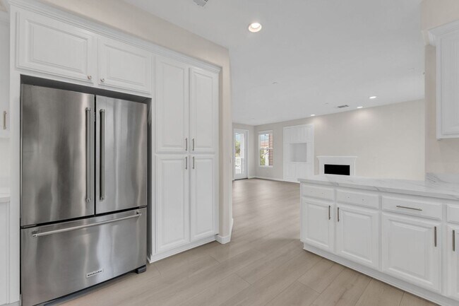 Building Photo - Gorgeous remodeled 3 bedroom, 3 full bathroom home for rent!