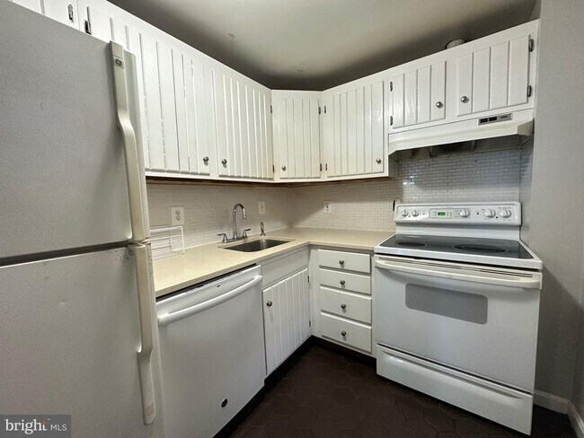 Building Photo - 1830 California St NW