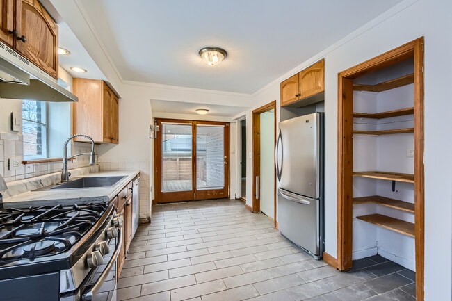 Building Photo - 6112 S Kilbourn Ave