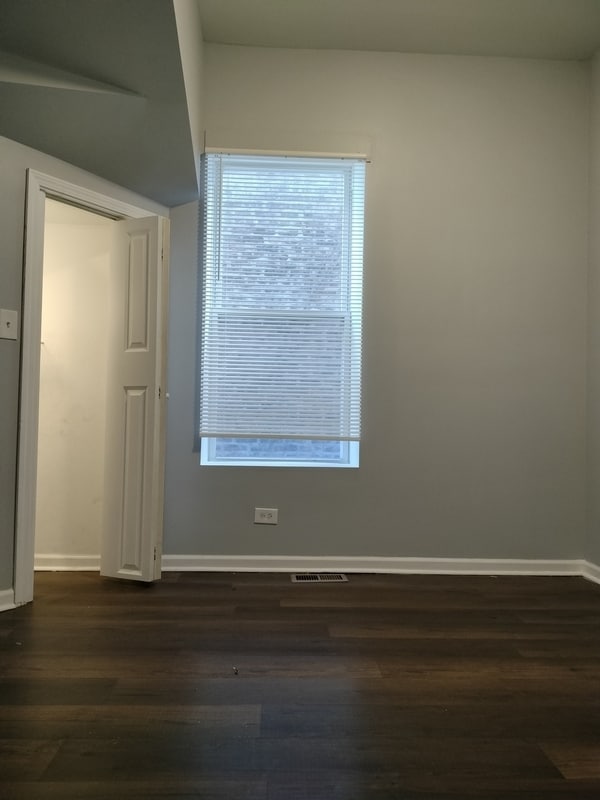 Building Photo - 5725 S Green St