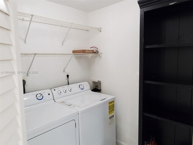 Building Photo - 561 Racquet Club Rd