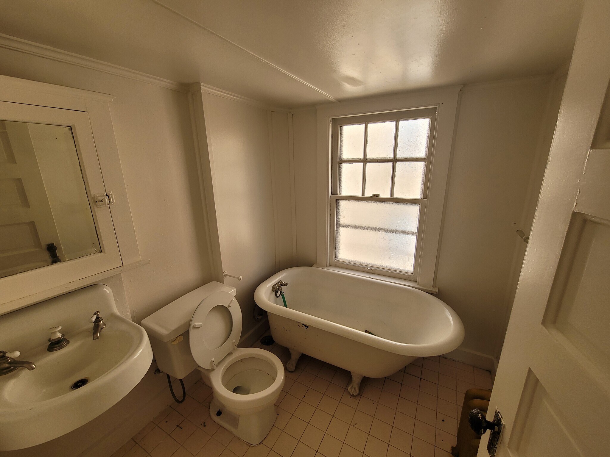 Building Photo - 2541 N Lake Dr