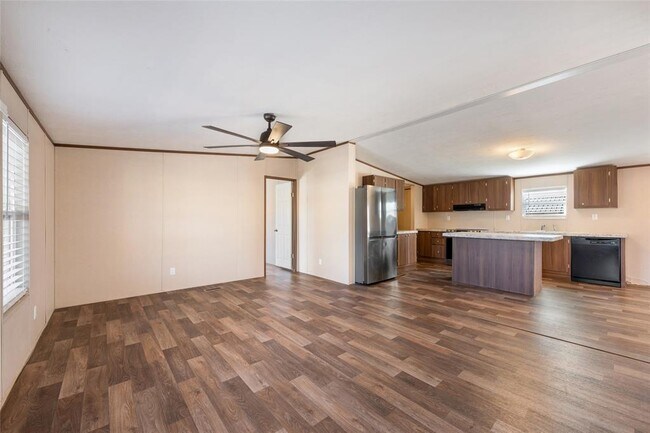 Building Photo - 624 S Old Stagecoach Rd