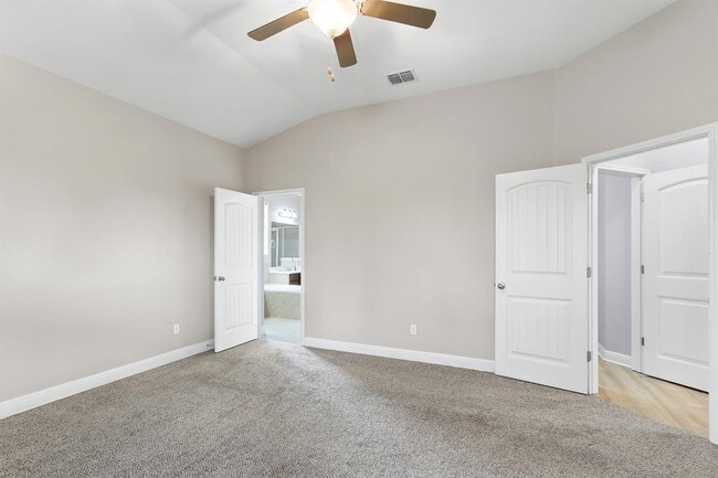 Building Photo - 10824 Dinah Dr