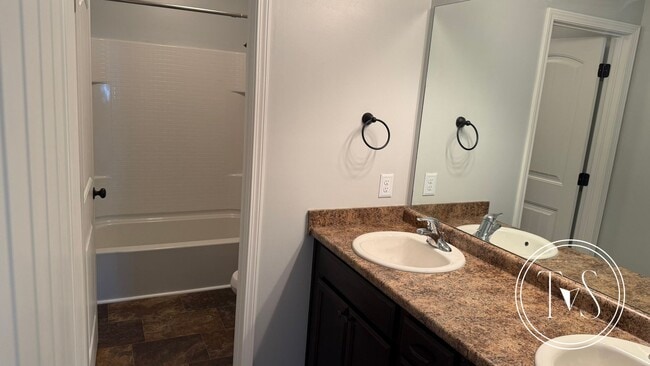 Building Photo - 983 Oak Crest Dr