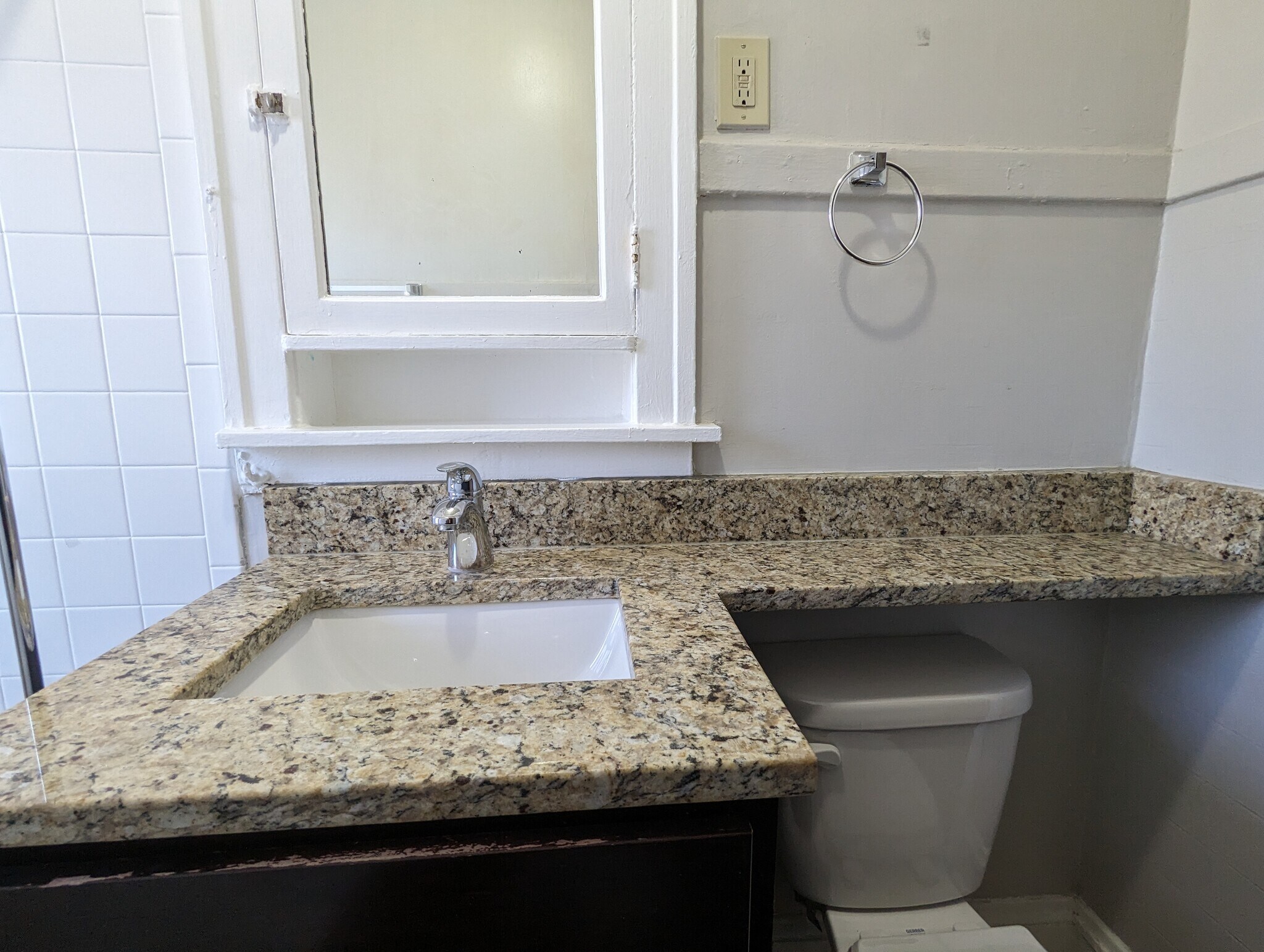 Building Photo - 1835 W Winona St