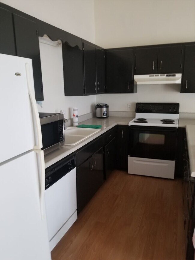 Building Photo - B3986