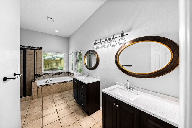 Building Photo - Spacious 4-Bedroom Rental in Autumn Ridge ...