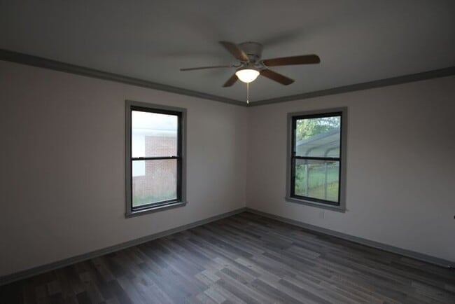 Building Photo - Tour Today! Updated 3 Bed 2 Bath Rental! S...