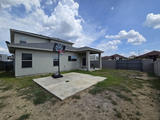 Building Photo - 2712 Corsican Ln