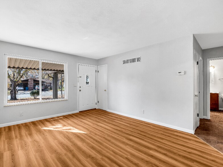 Building Photo - 104 Britanna Dr