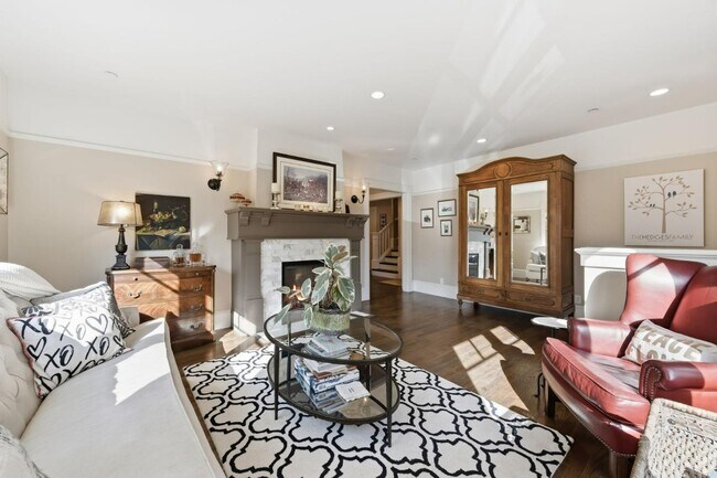 Building Photo - 1212 Mills Ave