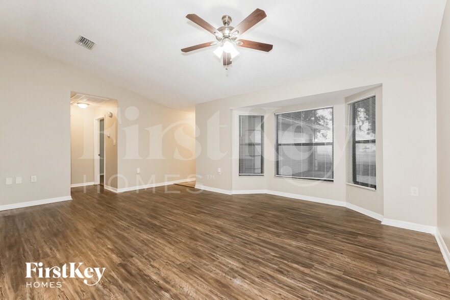 Building Photo - 7989 Sioux Ln