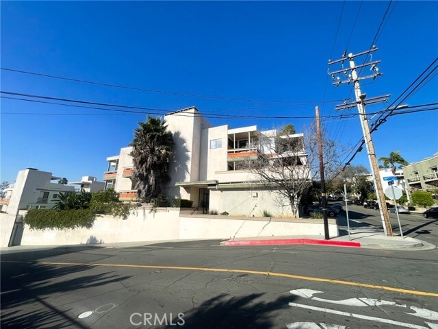 Building Photo - 2575 E 19th St