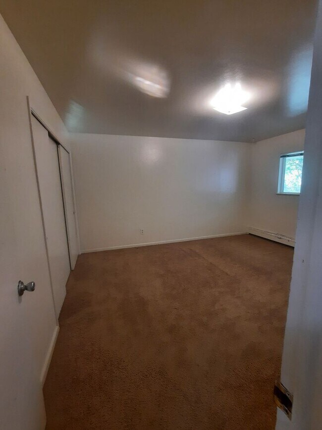Building Photo - Big private balcony | walking distance to downtown | Mountain views | Abundant natural light