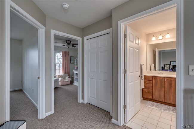 Building Photo - 117 MillCreek Ln