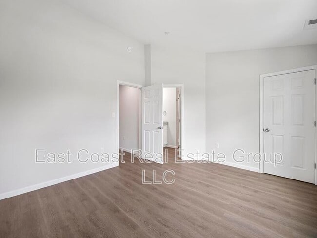 Building Photo - 105 Natural Way