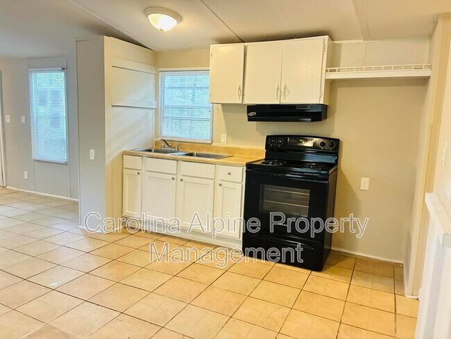 Building Photo - 143 Bluebird Ln